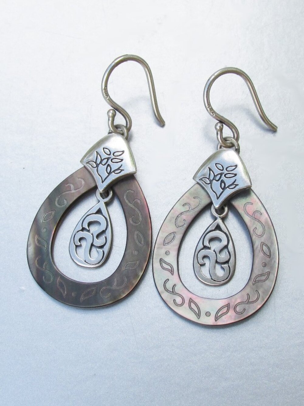 Retired SILPADA Sterling Black Lip Shell SEA ETCHINGS Dangle Earrings W2273